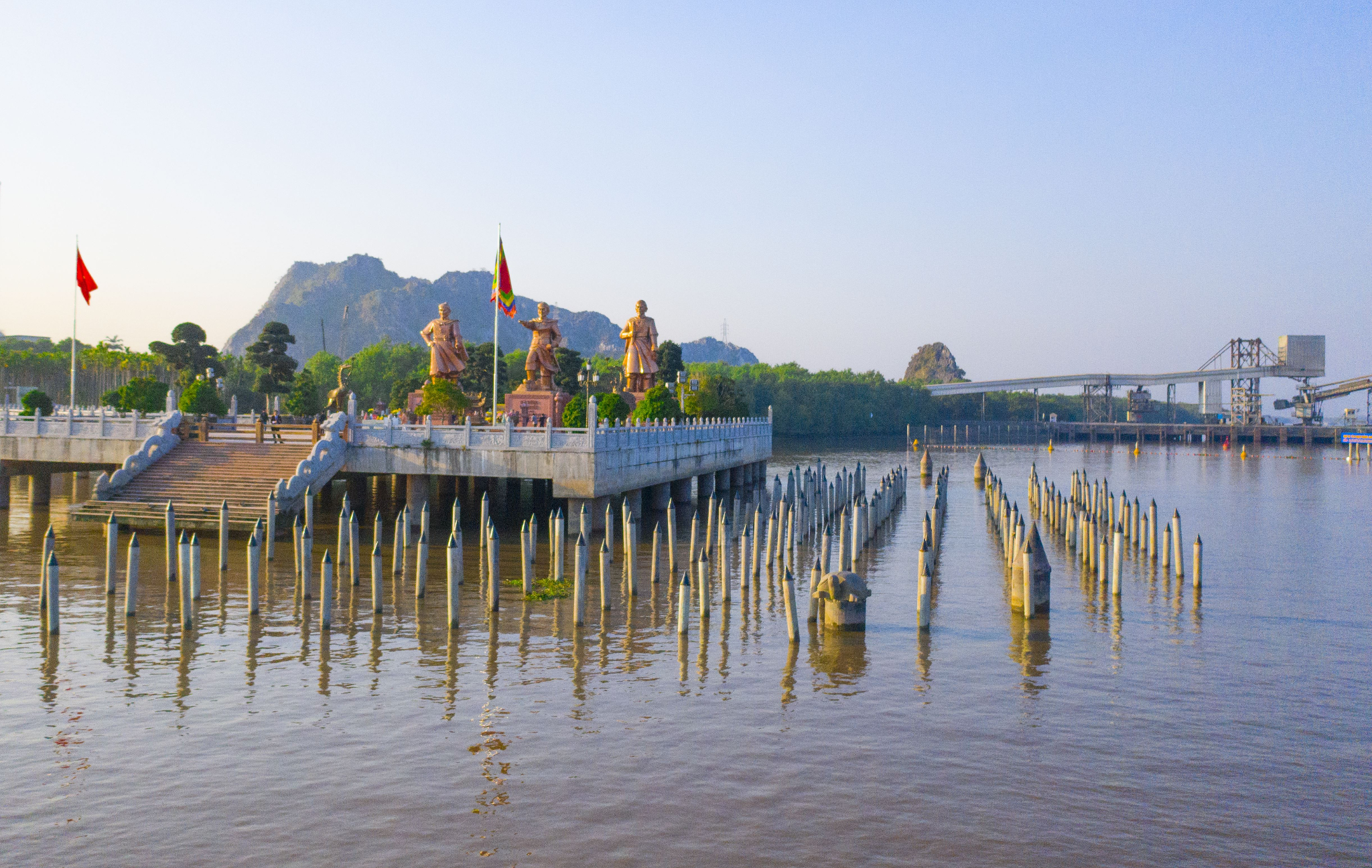 Khu di tích Bạch Đằng Giang